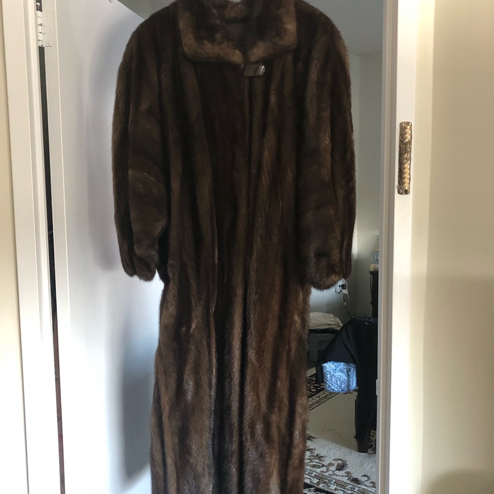 Beautiful Alfred Sung mink coat for sale in mint condition. Size 10-12